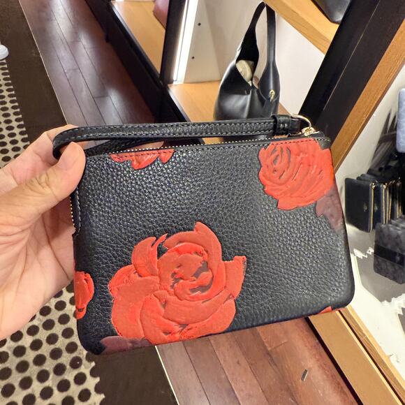 Coach Corner Zip Wristlet With Floral Print CCJ70 - Picture 2 of 5